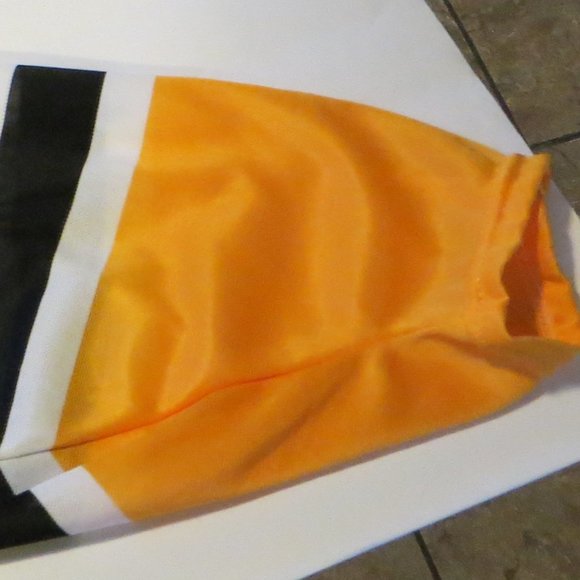 Vintage CCM Pittsburgh Penguins Hockey Pullover Hockey Shirt Yellow White - Picture 6 of 6